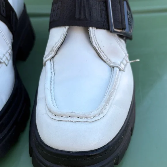 UGG women Ashton White and Black Loafers - Picture 2 of 13